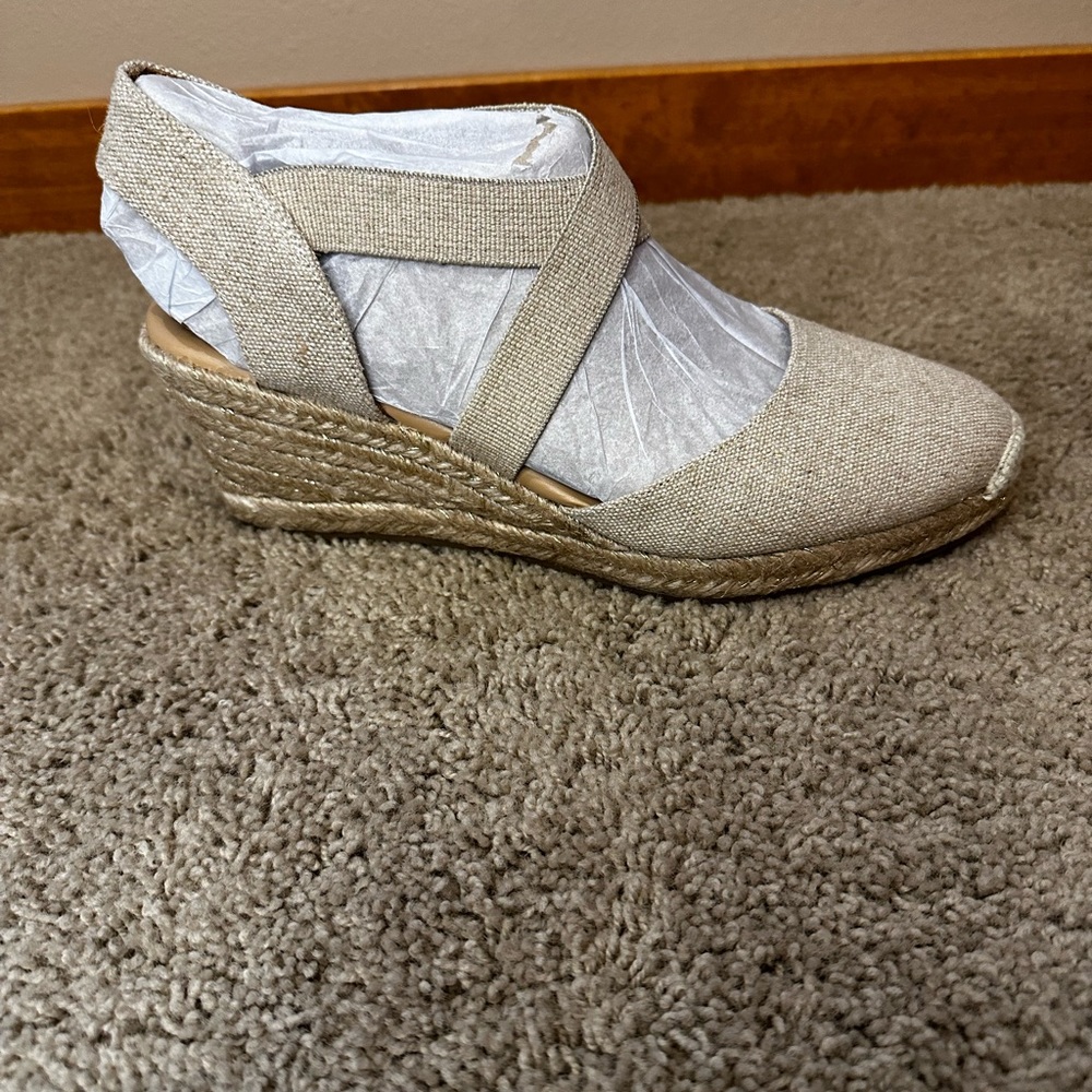 Easy Spirit women’s Meza espadrille wedge size 9 brand new heels- tan & gold